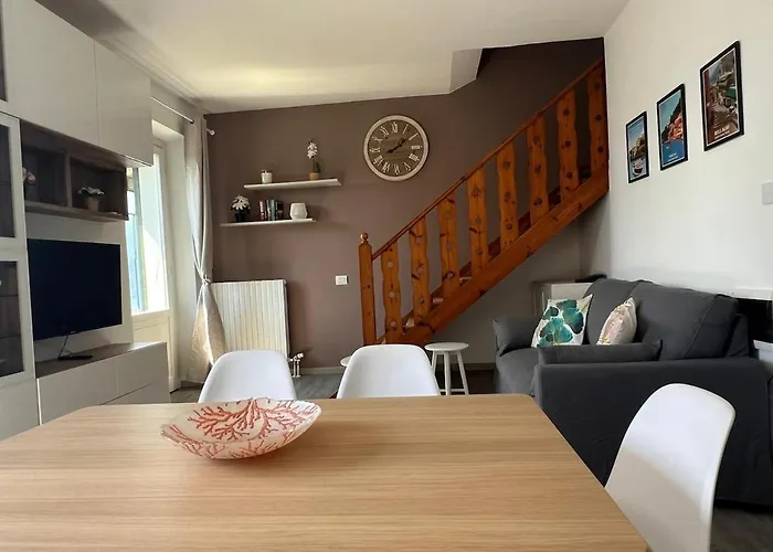 Sunset House Air Con Large Balcony, Unbeatable View And Peace